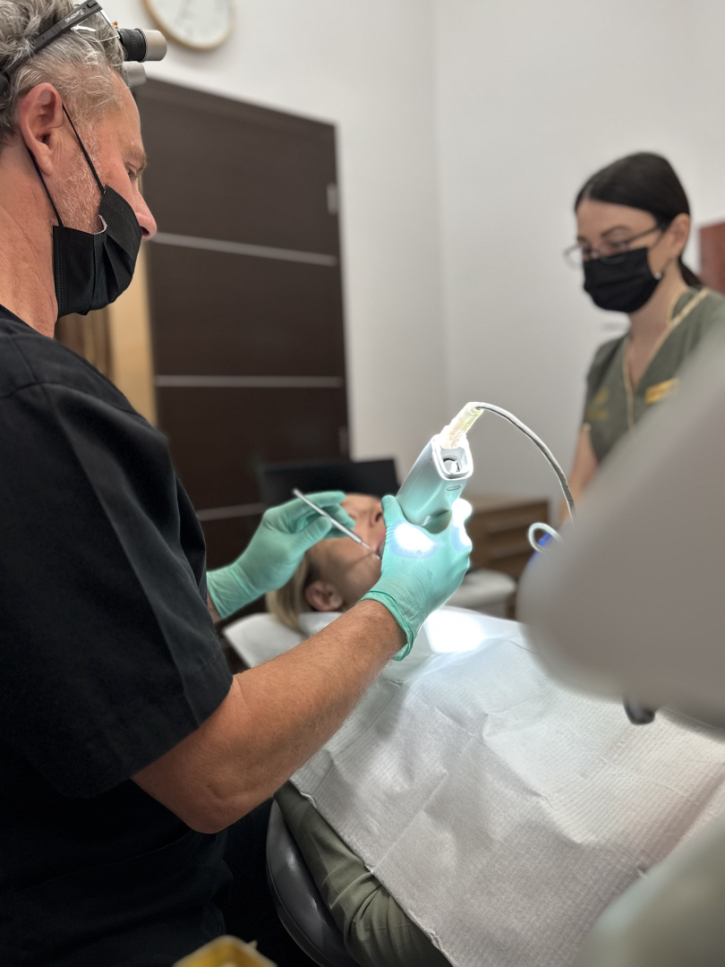 így alakul a fogászati kezelés a smile centerben