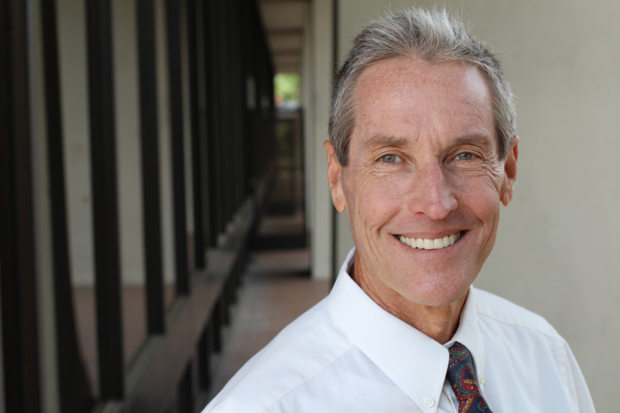 Mikor lehet szükség a teljes fogpótlásra? Tudnivalók, összehasonlítás, árak