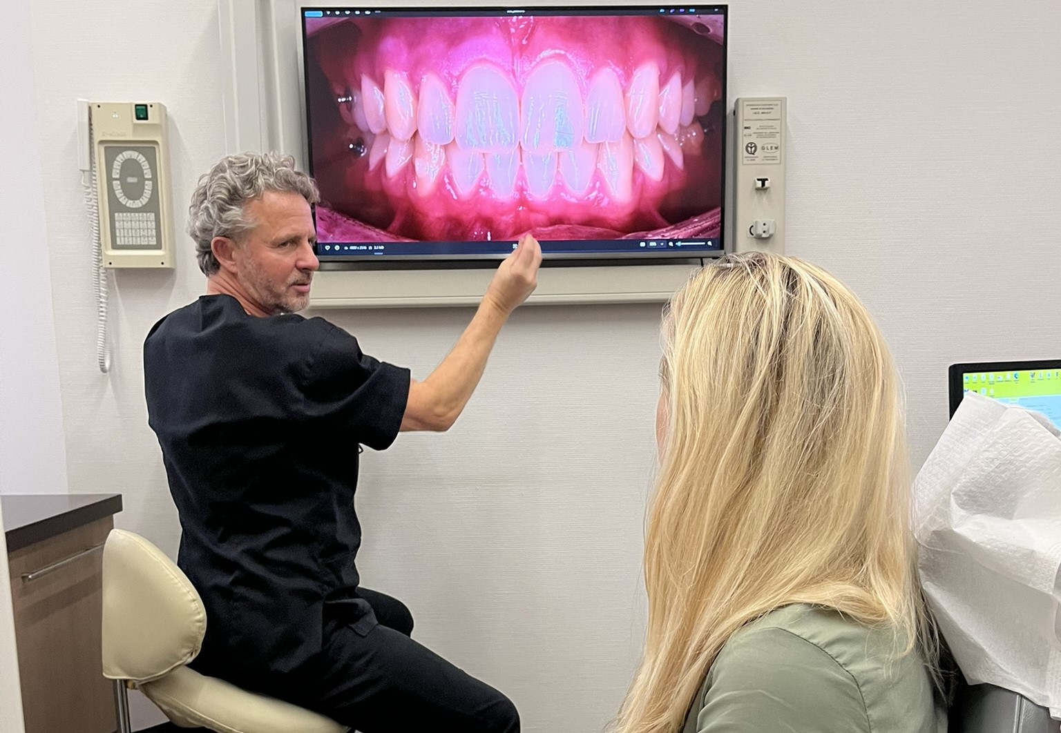 Hogyan zajlik a fogbeültetés? – A fogimplantáció folyamata lépésről lépésre