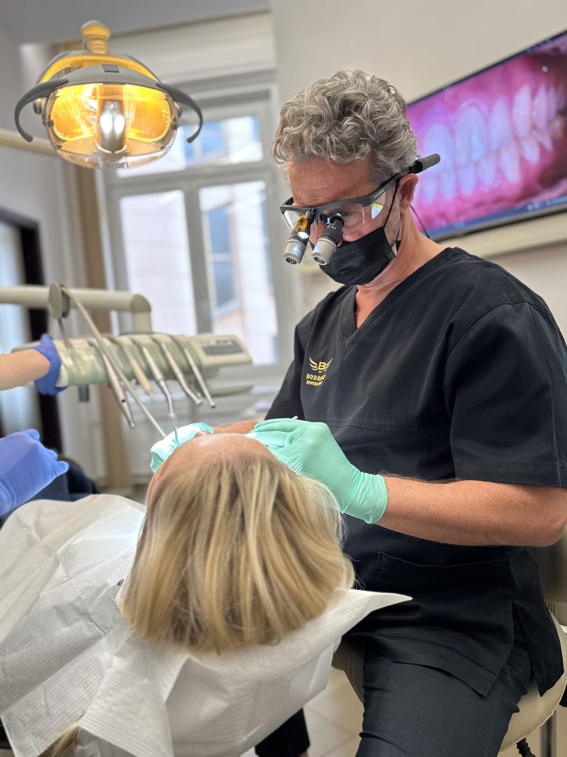 Teljes mosolyátalakítás szájrehabilitációval